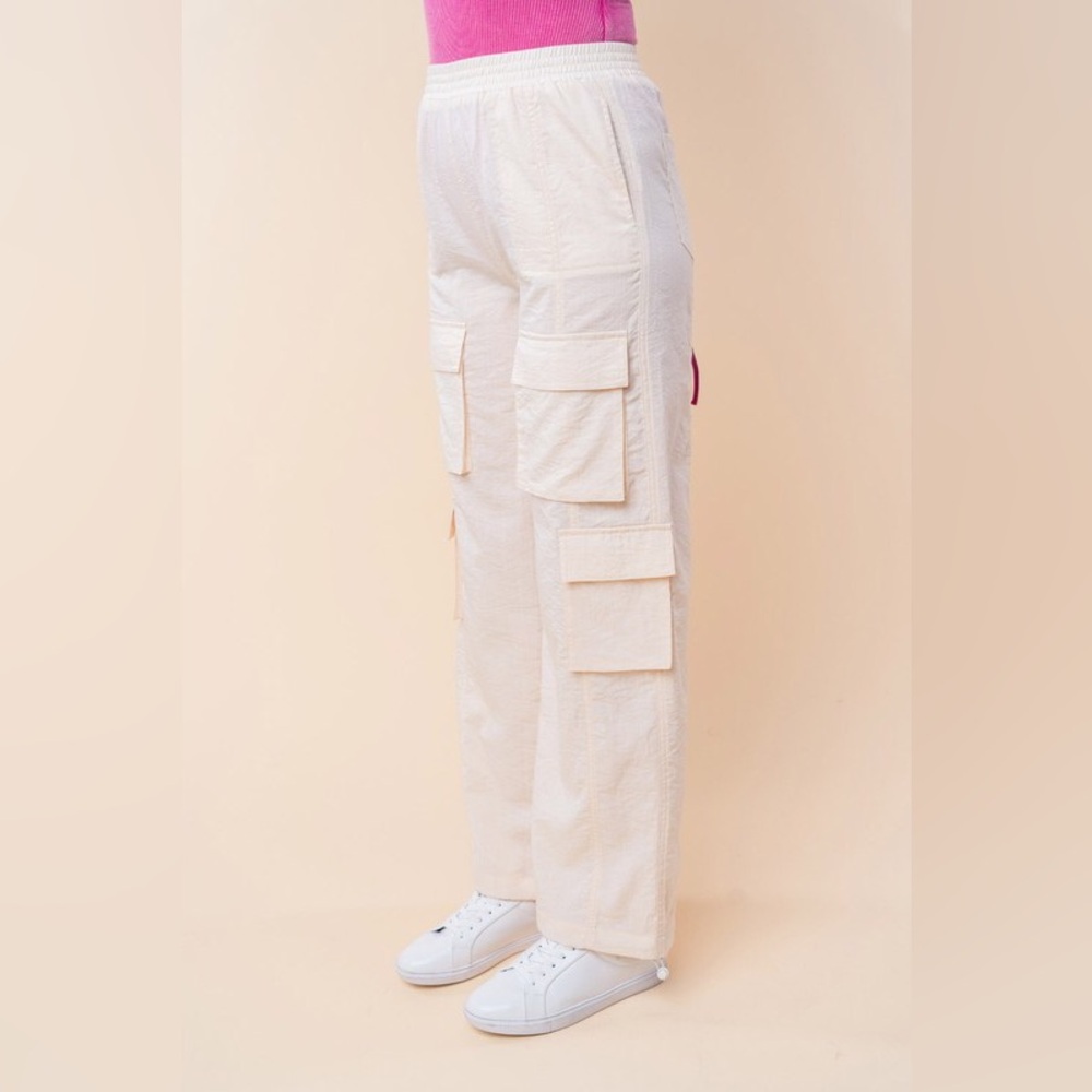 1015. Woven High Waisted Cream Cargo Pants